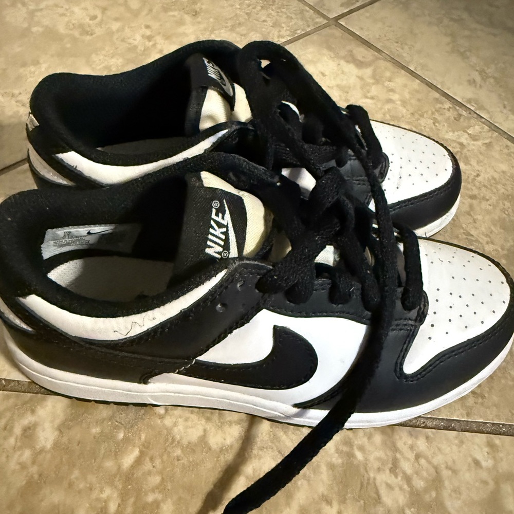 NIKE PANDA DUNKS 1Y